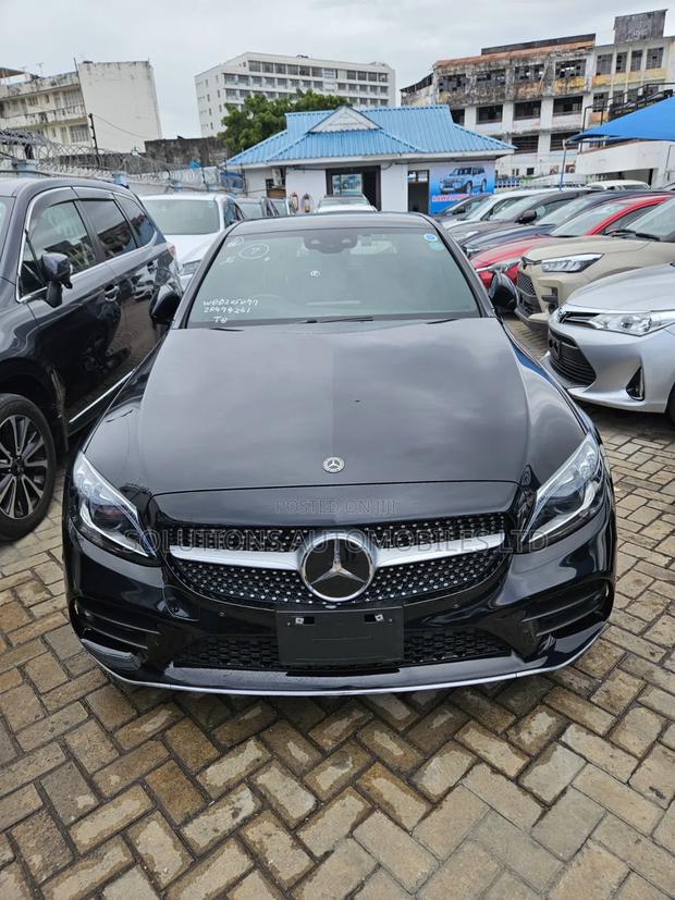 Mercedes-Benz C200 2019 Black