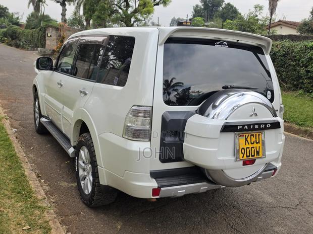 Mitsubishi Pajero 2011 Pearl