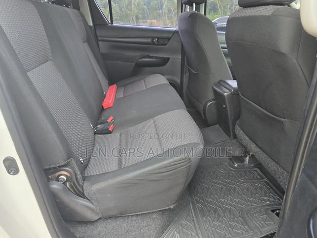 Toyota Hilux 2021 White