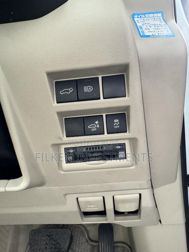 Toyota Land Cruiser LC300 2023 White