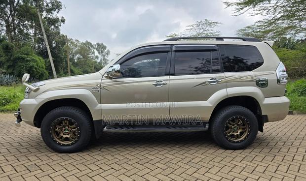 Toyota Land Cruiser Prado 2005 Gold