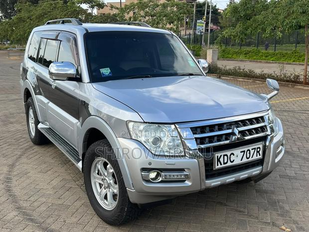 Mitsubishi Pajero 2015 Silver
