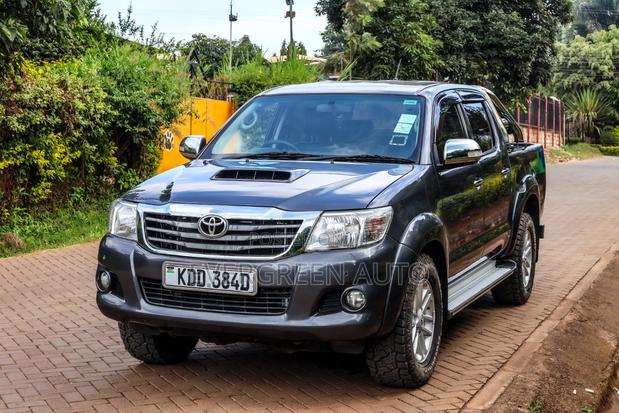 Toyota Hilux 2014 Gray