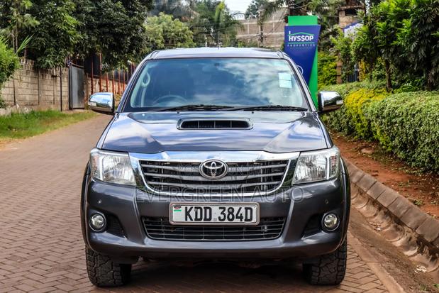 Toyota Hilux 2014 Gray