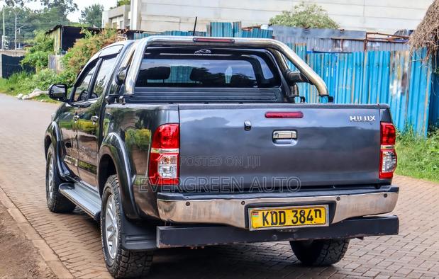 Toyota Hilux 2014 Gray