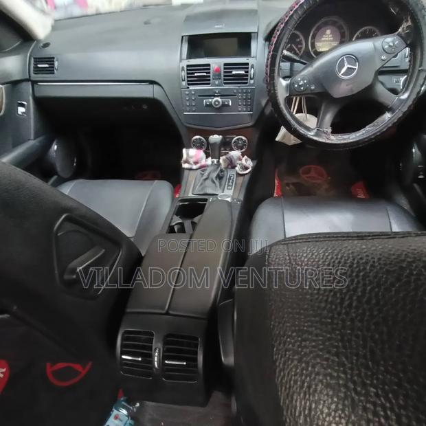 Mercedes-Benz C200 2012 Black