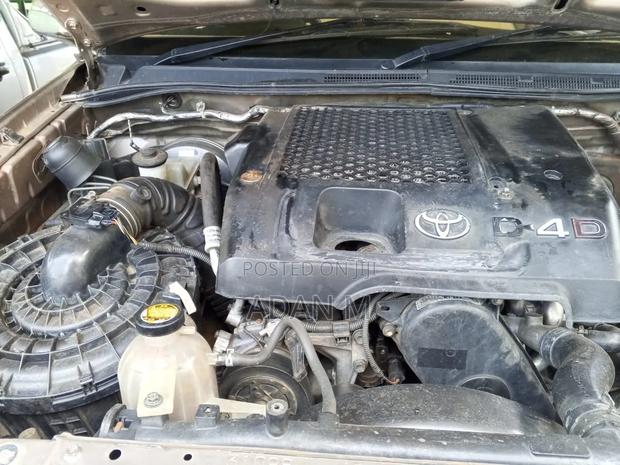 Toyota Hilux 2004 Brown