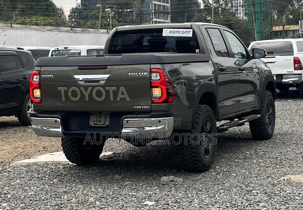 Toyota Hilux Revo Double Cab Deisel 2.4 AWD 2021 Green