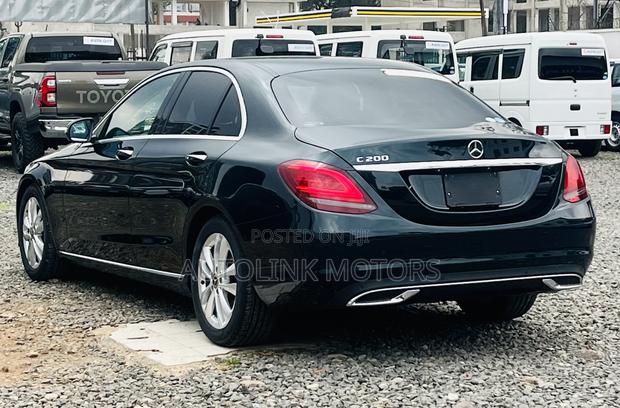 Mercedes-Benz C200 2019 Green