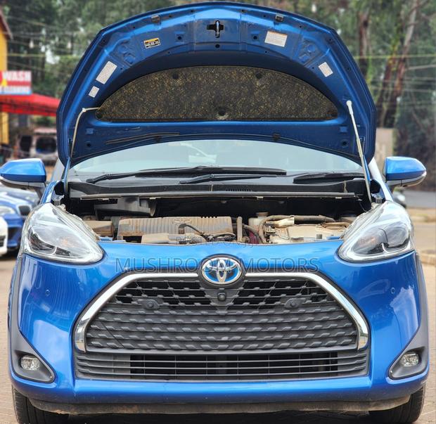 Toyota Sienta 1.5 Hybrid FWD (6-seater) 2019 Blue