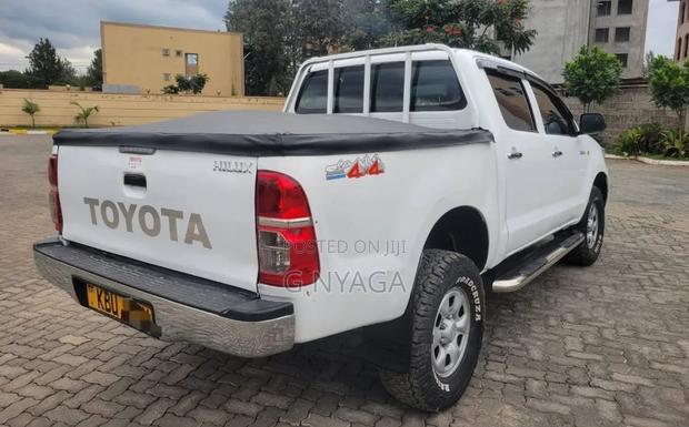Toyota Hilux 2012 White