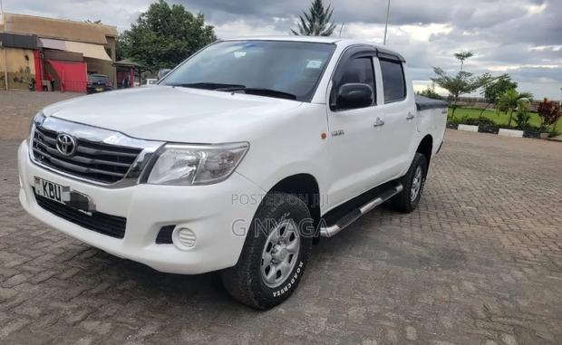 Toyota Hilux 2012 White