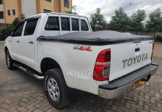 Toyota Hilux 2012 White