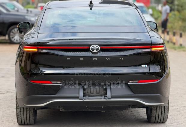 Toyota Crown 2023 Black