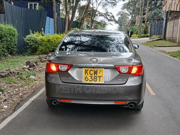 Toyota Mark X 2012