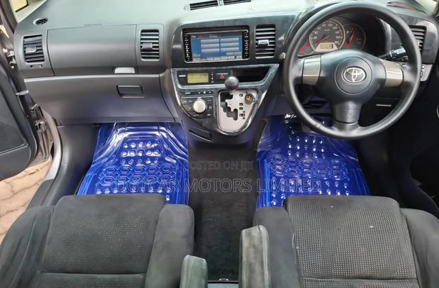 Toyota Wish 2008 Gold