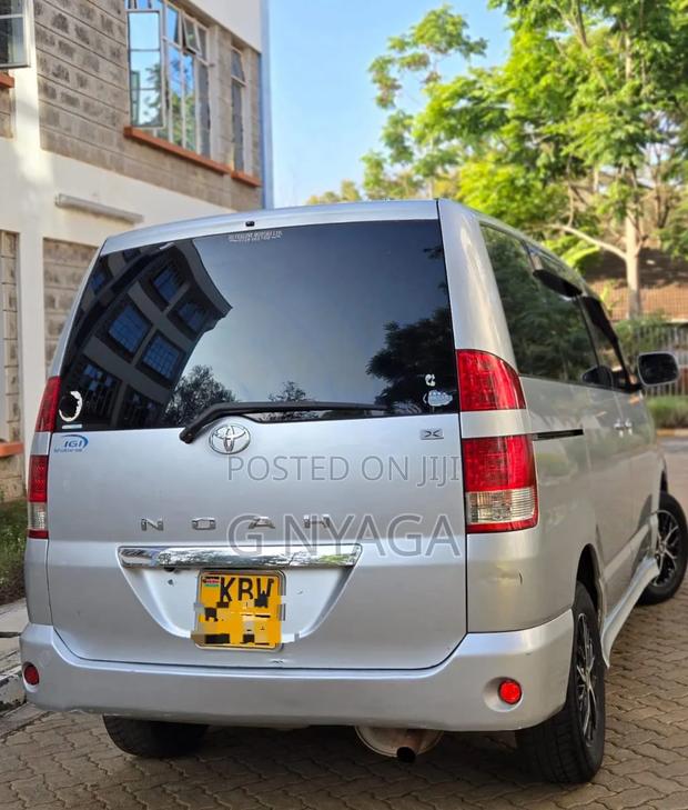 Toyota Noah 2007 Silver