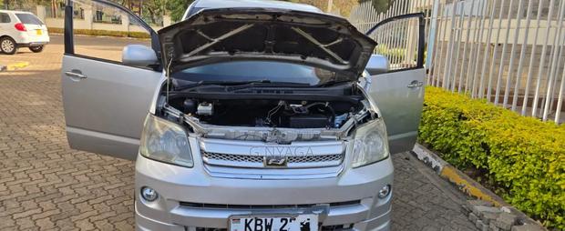 Toyota Noah 2007 Silver