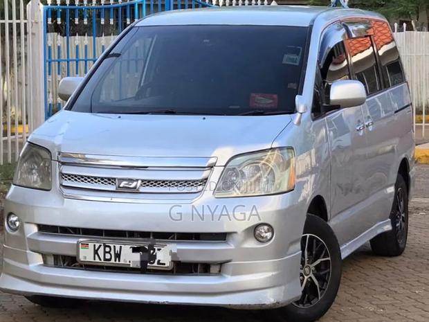 Toyota Noah 2007 Silver