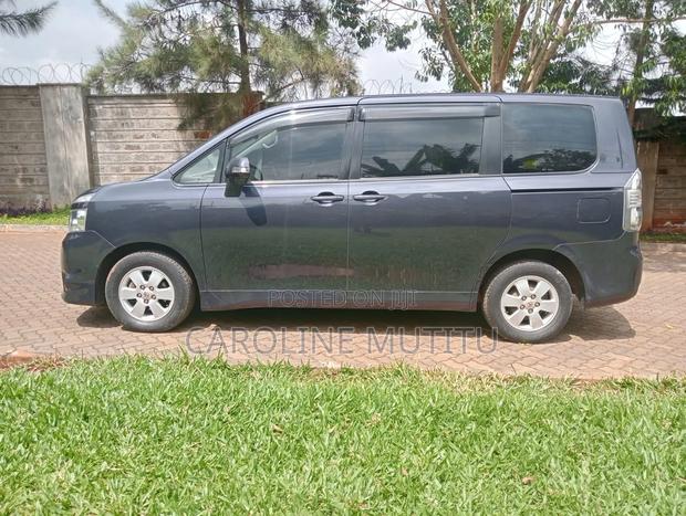 Toyota Noah 2010 Gray