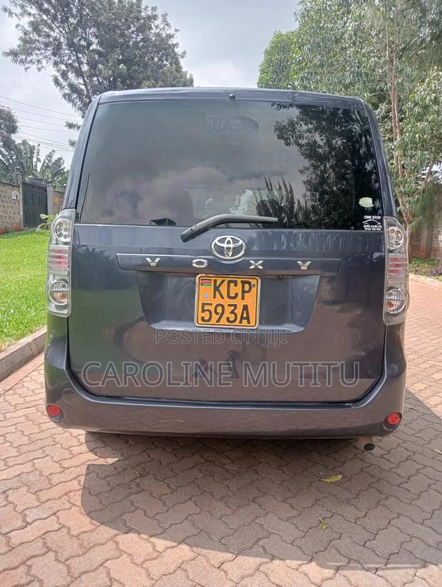 Toyota Noah 2010 Gray