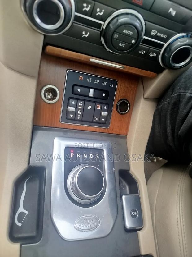 Land Rover Discovery 2015 Gold