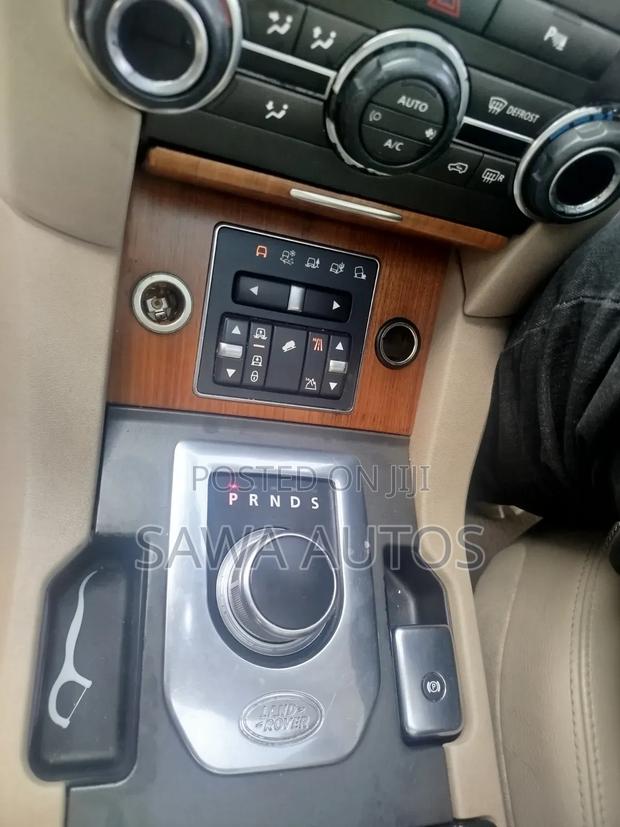 Land Rover Discovery 2015 Gold