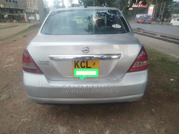 Nissan Tiida 2010 Silver