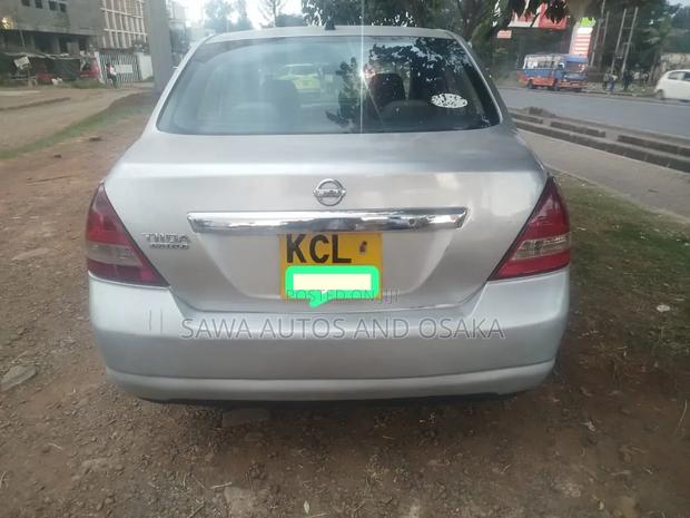 Nissan Tiida 2010 Silver