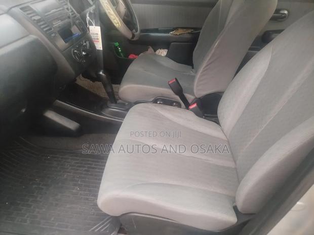 Nissan Tiida 2010 Silver