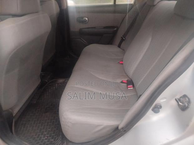 Nissan Tiida 2010 Silver