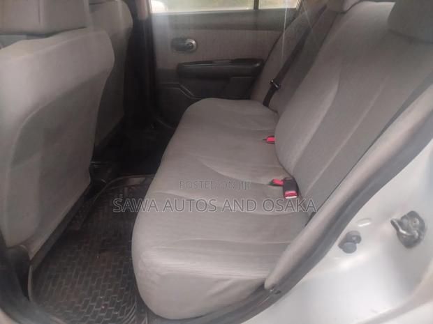 Nissan Tiida 2010 Silver