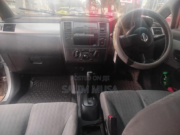 Nissan Tiida 2010 Silver