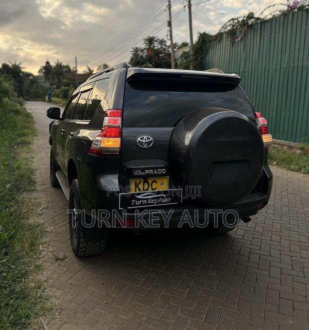 Toyota Land Cruiser Prado KAKADU 2013 Gray