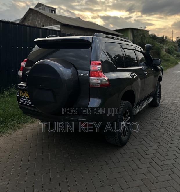 Toyota Land Cruiser Prado KAKADU 2013 Gray
