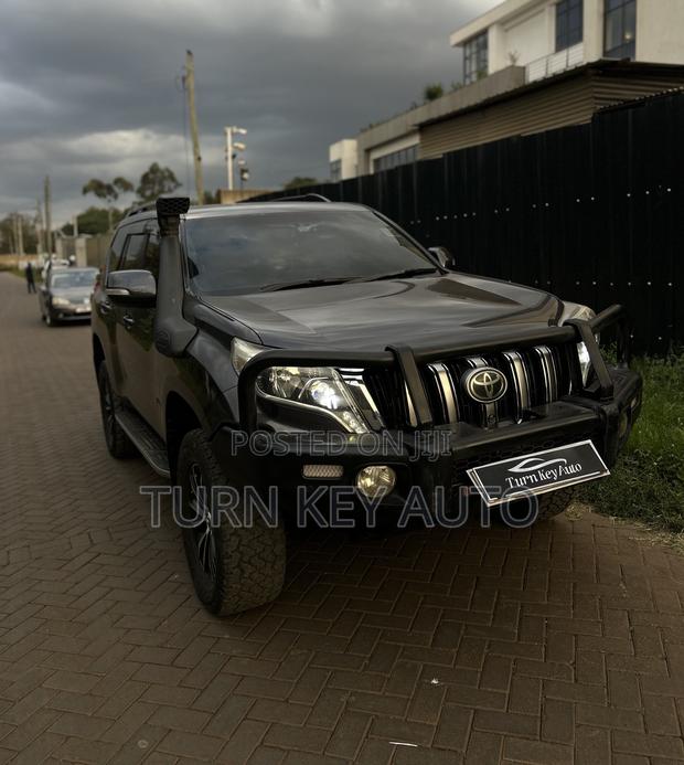 Toyota Land Cruiser Prado KAKADU 2013 Gray