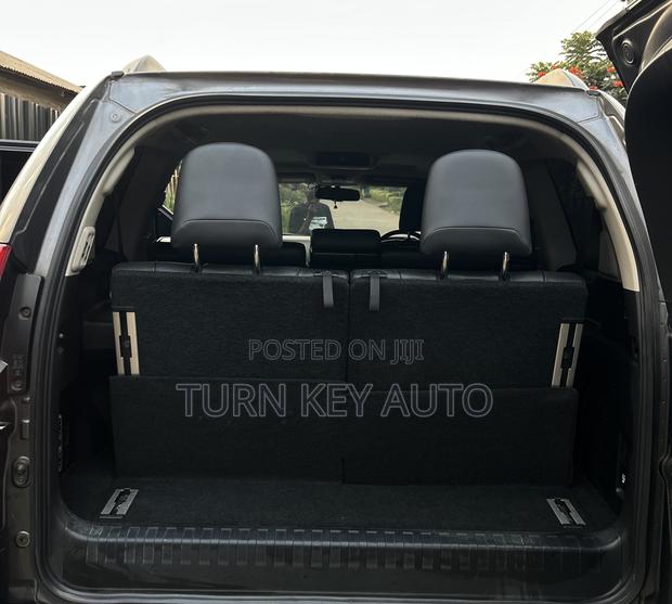 Toyota Land Cruiser Prado KAKADU 2013 Gray