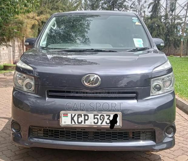 Toyota Noah 2011 Gray