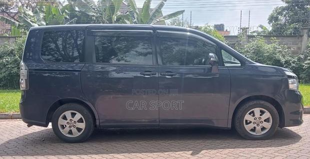 Toyota Noah 2011 Gray