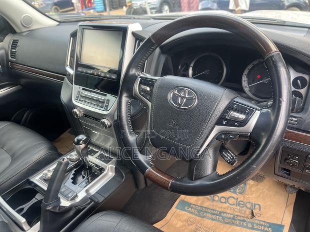 Toyota Land Cruiser 2019 Silver