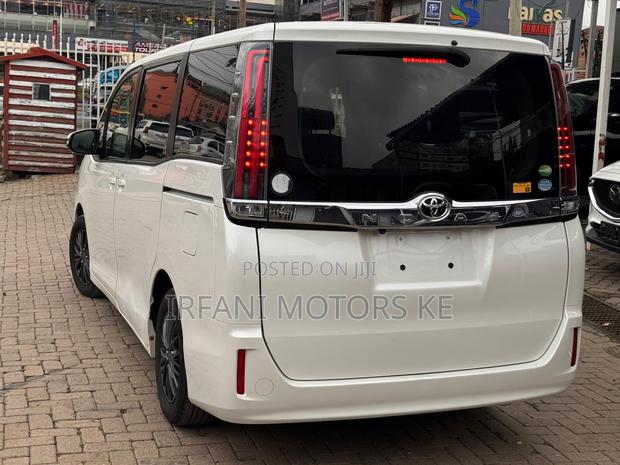 Toyota Noah 2.0 FWD (8 Seater) 2019 White