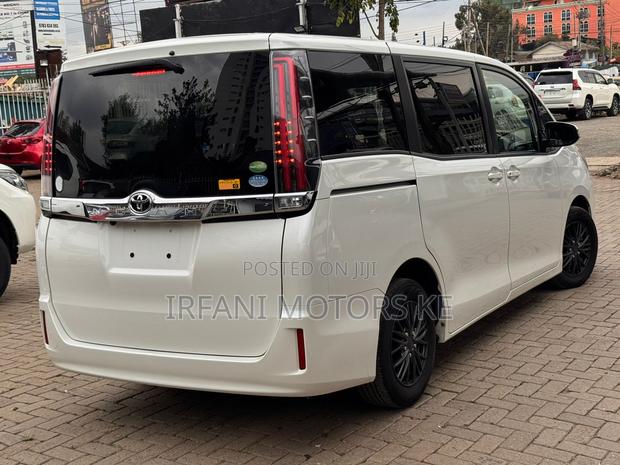 Toyota Noah 2.0 FWD (8 Seater) 2019 White