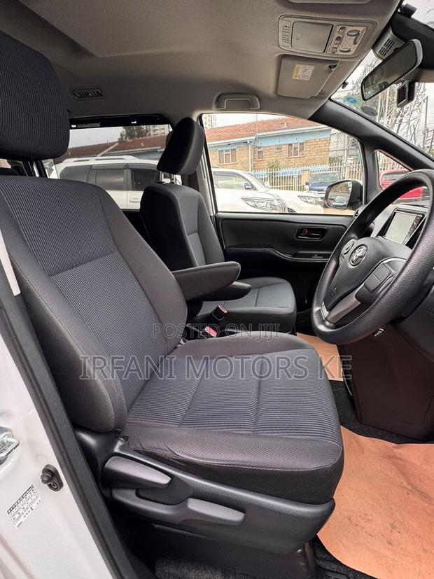Toyota Noah 2.0 FWD (8 Seater) 2019 White