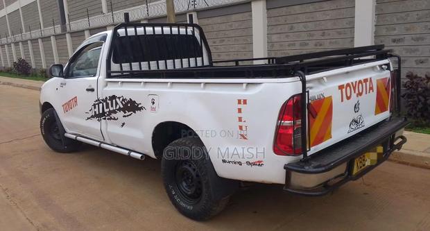Toyota Hilux 2010 White