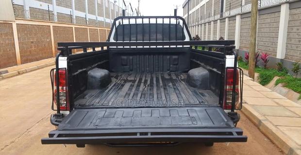 Toyota Hilux 2010 White