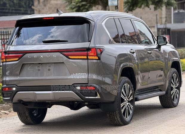 Lexus LX 600 2022 Gray