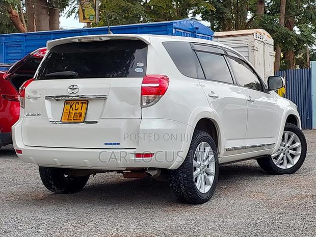 Toyota Vanguard 2012 Pearl