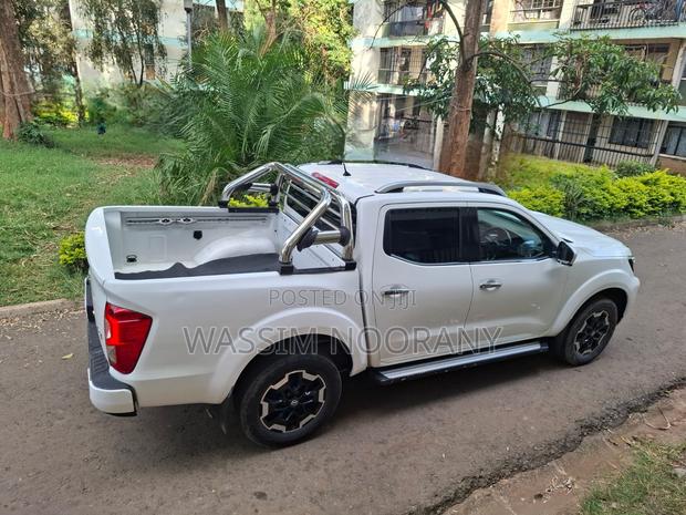 Nissan Navara 2021 White