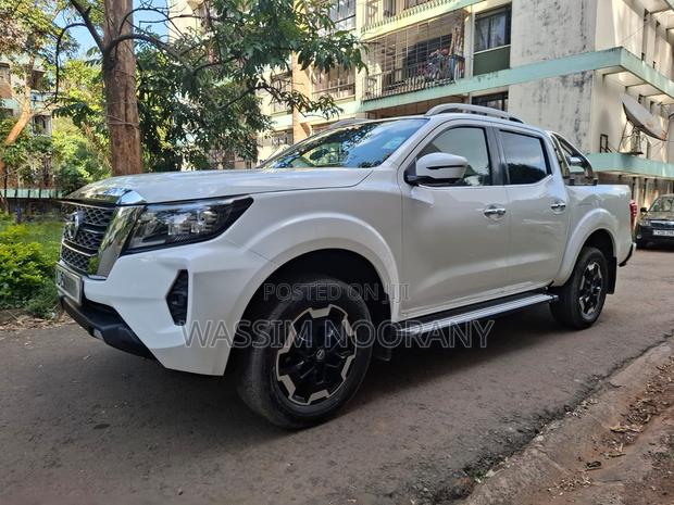 Nissan Navara 2021 White
