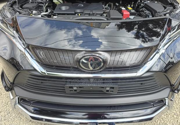 Toyota Harrier 2.0 2020 Black